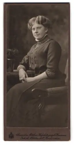 Fotografie Alexander Möhlen, Hannover, Frau im eleganten Kleid