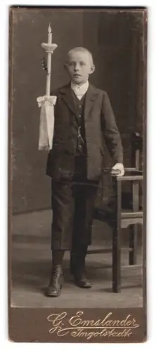 Fotografie G. Emslander, Ingolstadt, Theresienstr. 8, Ludwig Fall mit Kommunionskerze