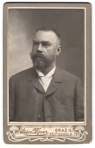 Fotografie Atelier Moser, Graz, Reitschulgasse 13, Louis im Anzug
