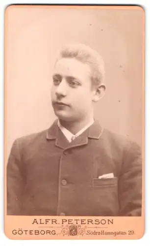 Fotografie Alfr. Peterson, Göteborg, Södra Hamngatan 29, Gustaf Mornau im Porträt