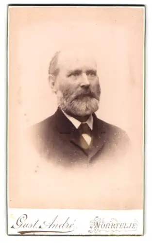 Fotografie Gust. Andrè, Norrtelje, Herr Klause im Porträt