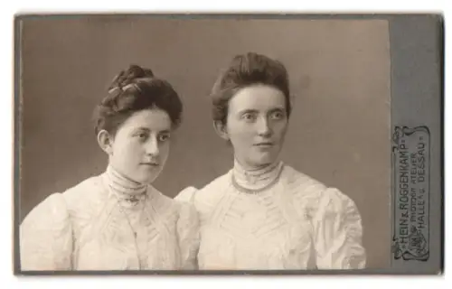 Fotografie Hein & Roggenkamp, Halle a. S., Gr. Ulrichstrasse 36, Toni und Rosa Illgner im Jahr 1907