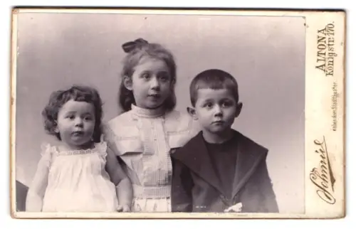 Fotografie Schmidt, Altona, Königstrasse 70, Elena, Georg und Hans als Kinder