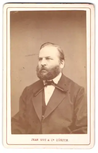 Fotografie Jean Gut & Co., Zürich, Napfgasse, C. Leinberger im Anzug