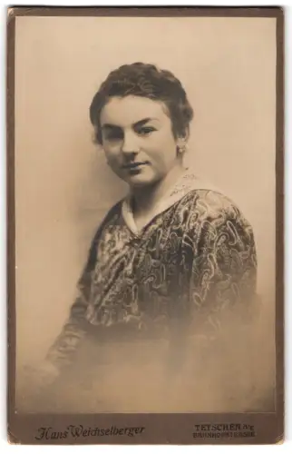 Fotografie Hans Weichselberger, Tetschen, Bahnhofstrasse, Sophie Thürl im Porträt