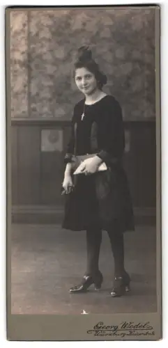Fotografie Georg Wedel, Würzburg, Kaiserstrasse 9, Frieda im Jahr 1922