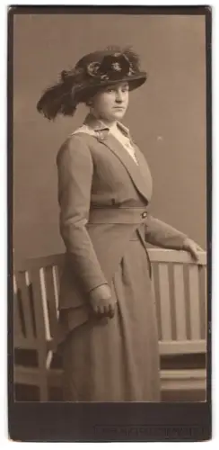 Fotografie Joh. Niclou, Chemnitz, Carolastr. 6, Lotte Billig im Jahr 1914
