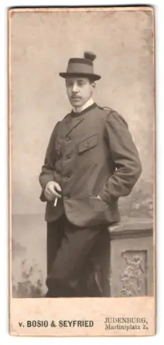 Fotografie v. Bosio & Seyfried, Judenburg, Martiniplatz 2, Rudolf Petz mit Zigarette