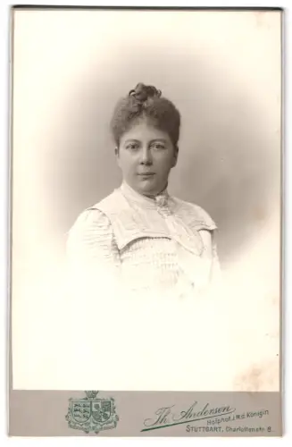 Fotografie Th. Andersen, Stuttgart, Charlottenstr. 8, Porträt der Frau Elisabeth Gieder geb. Sallenkamp