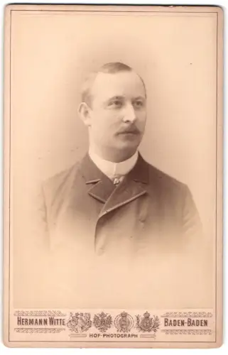 Fotografie Hermann Witte, Baden-Baden, Porträt des Herrn Josef Peter, Baden-Baden, Gasthof Hirsch