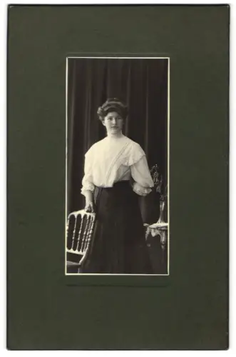 Fotografie unbekannter Fotograf und Ort, Porträt der Frau Pauline Hartter