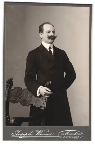 Fotografie Joseph Werner, München, Isarthorplatz 2, Porträt des Herrn Kreittmayr, München Sept. 1902