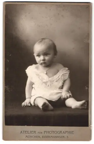 Fotografie Hans Miltz, München, Eisenmannstr. 3, Porträt des Kleinkindes Elsa, geb. 1907