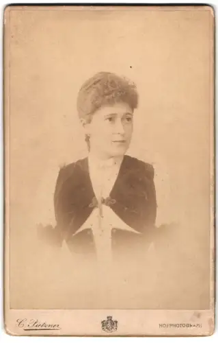 Fotografie Carl Pietzner, Wien, Mariahilferstrasse 1, Porträt der Frau Sophie Cermak
