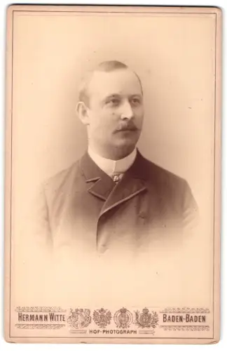 Fotografie Hermann Witte, Baden-Baden, Porträt des Herrn Josef Peter, Hotel Hirsch