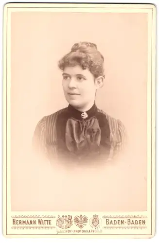 Fotografie Hermann Witte, Baden-Baden, Lichtenthaler Allee, Porträt der Frau Emilie Peter geb. Weis, Hotel Hirsch
