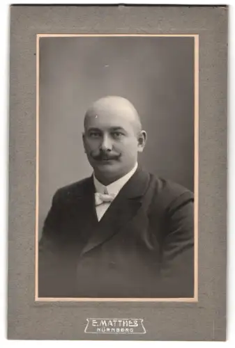 Fotografie E. Matthes, Nürnberg, Friedrich Heitz mit Schnurrbart