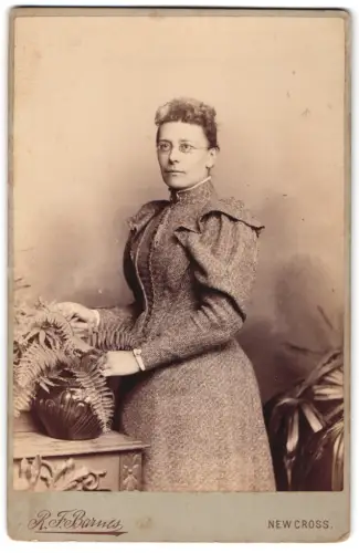 Fotografie R. F. Barnes, New Cross, Lewisham High Road, Amanda Schultz im Jahr 1893