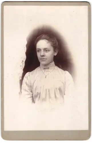 Fotografie unbekannter Fotograf und Ort, Ada Maud Schultz-Scott im Jahr 1886