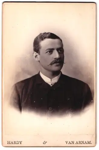 Fotografie Hardy & Van Arnam, Troy, River St 390, Otto Baer im Porträt