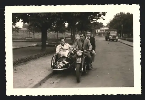 Fotografie Motorrad BMW, Gespann mit Seitenwagen 1953