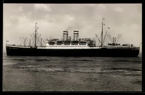 AK Passagierschiff Hamburg der Hamburg-Amerika Linie in Seitenansicht