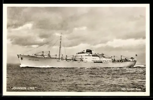 AK Schwedisches Frachtschiff M.S. Golden Gate der Johnson Line in Fahrt, Handelsschiff