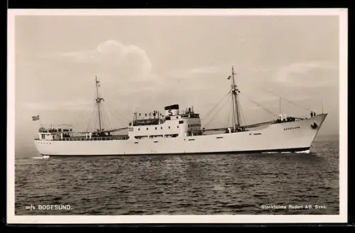 AK Schwedisches Frachtschiff M.S. Bogesund der Stockholms Rederi AB Svea auf See, Handelsschiff