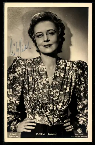 AK Schauspielerin Käthe Haack mit gemusterter Bluse, Autograph