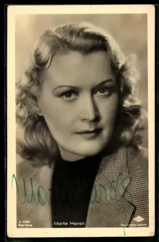 AK Schauspielerin Marte Harell mit kariertem Blazer, Autograph