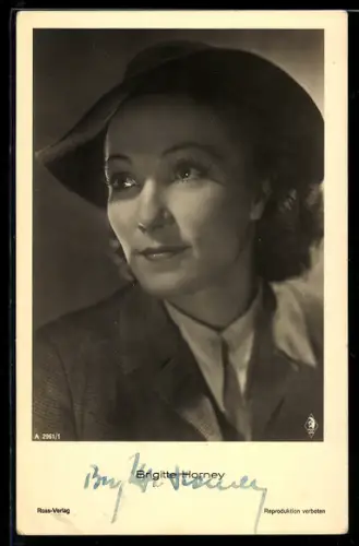 AK Schauspielerin Brigitte Horney mit Hut nachdenklich schauend, Autograph