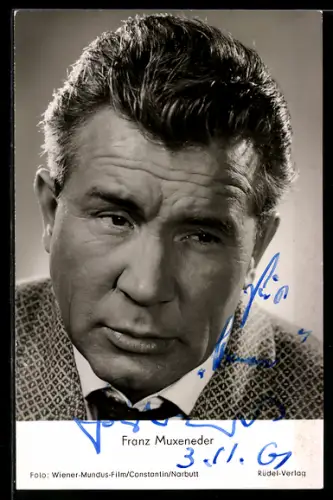 AK Schauspieler Franz Muxeneder mit skeptischem Blick, Autograph