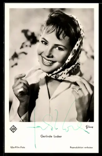 AK Schauspielerin Gerlinde Locker mit breitem Lächeln, Autograph