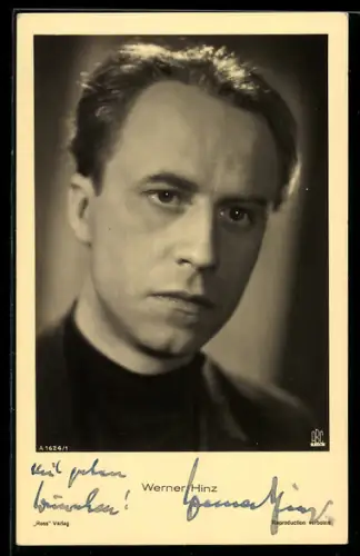 AK Schauspieler Werner Hinz mit ernstem Blick, Autograph