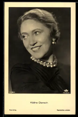 AK Schauspielerin Käthe Dorsch mit Halskette posierend, Autograph