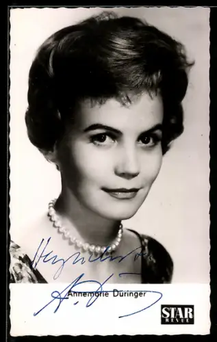 AK Schauspielerin Annemarie Düringer mit Perlenhalskette, Autograph