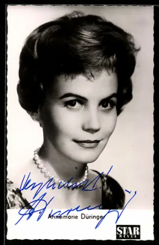 AK Schauspielerin Annemarie Düringer mit Perlenhalskette, Autograph