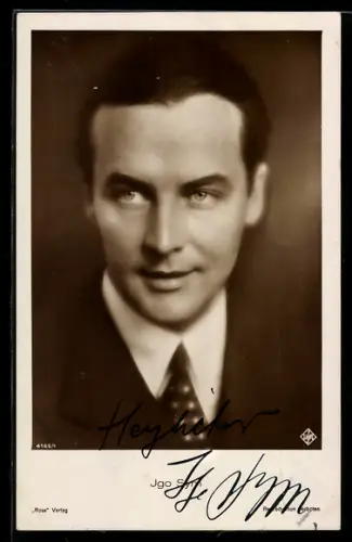 AK Schauspieler Igo Sym lächelnd zur Seite blickend, Autograph