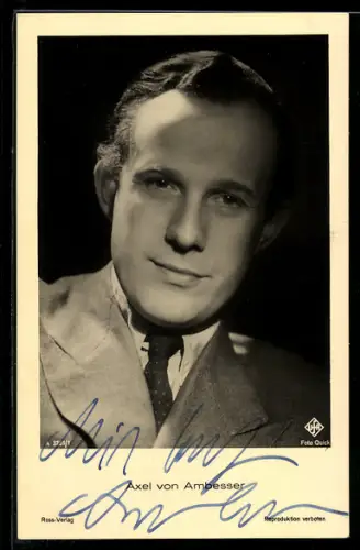 AK Schauspieler Axel von Ambesser nachdenklich in die Kamera blickend, Autograph
