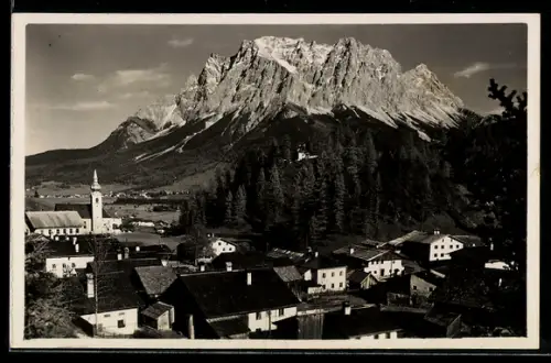 AK Bieberwier /Tirol, Ort mit Kirche und Berg