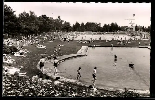 AK Oberursel im Taunus, Schwimmbad mit Liegewiese