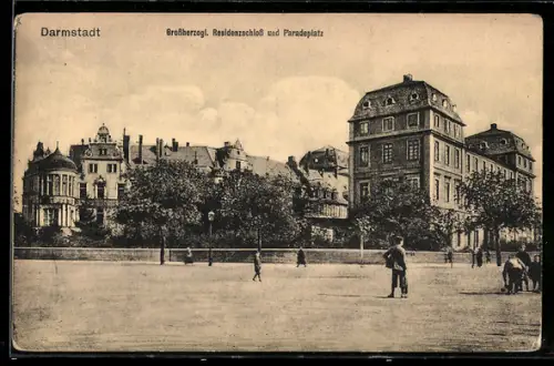 AK Darmstadt, Grossherzogl. Residenzschloss und Paradeplatz