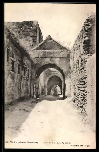 AK Taza, Une rue et ses Arceaux