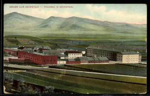 AK Nevesinje, Panorama mit Fabrikgebäuden und Bergen