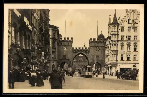 AK München, Karlstor mit Strassenbahn-Durchfahrt, Hotel Deutschritter