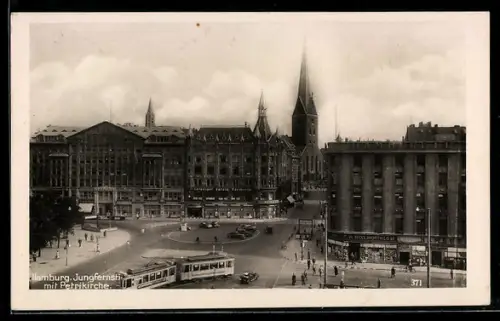 AK Hamburg, Jungfernstieg mit Petrikirche und Strassenbahn, Woolworth-Geschäft
