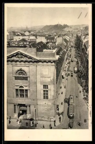 AK Prag, Strasse Hibernergasse mit Strassenbahn aus der Vogelschau