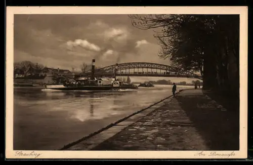 AK Straubing, Am Donauufer mit Brücke