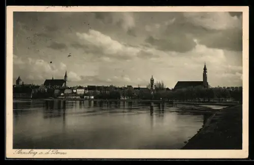 AK Straubing a. d. Donau, Uferpartie mit Kirche