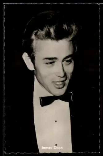 AK Schauspieler James Dean im Smoking